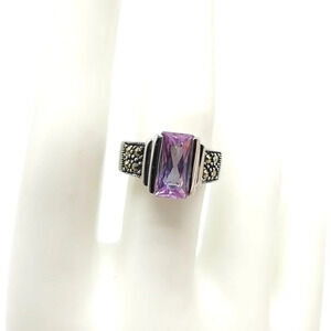 EDCO Radiant Cut Purple Faceted Glass Rhinestone Signet Ring Silver Tone Size 8